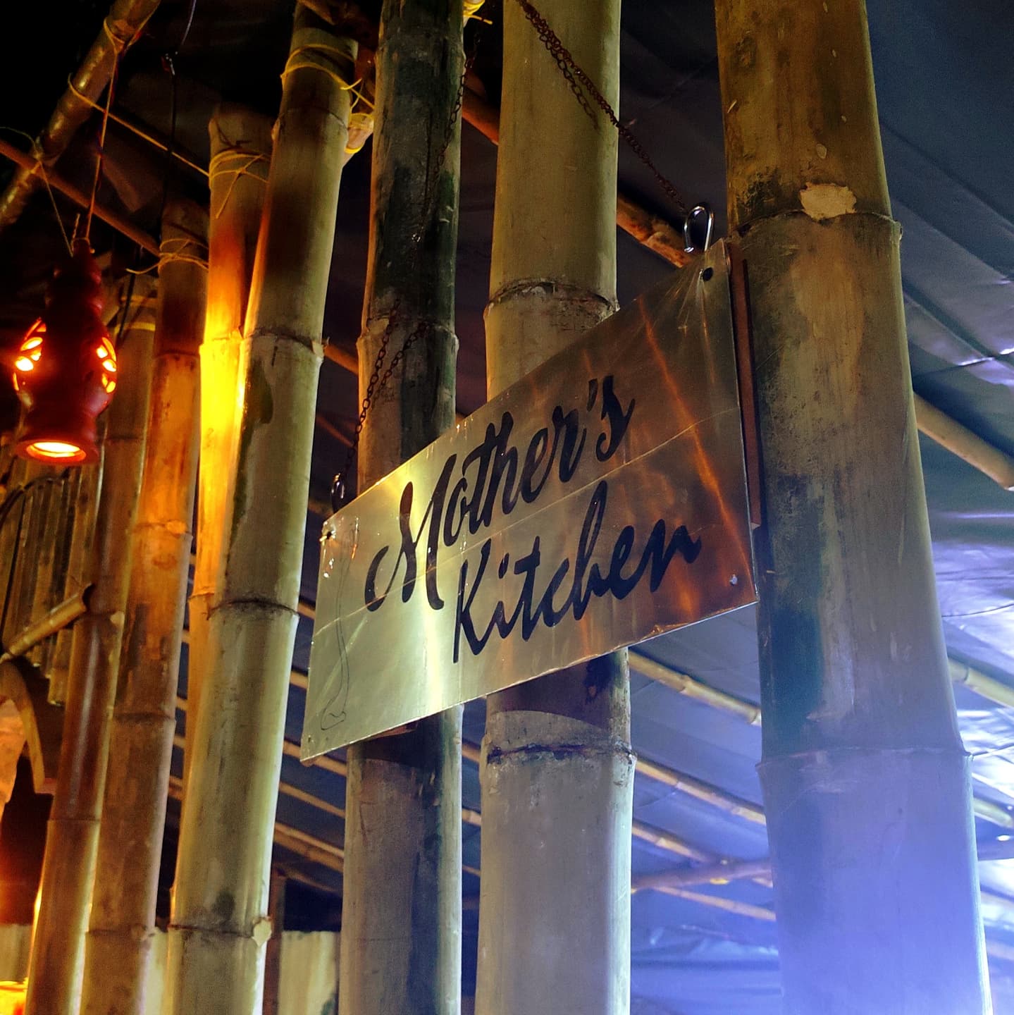 Home Kitchen where homemade meals are prepared at Mothers Inn Kochi